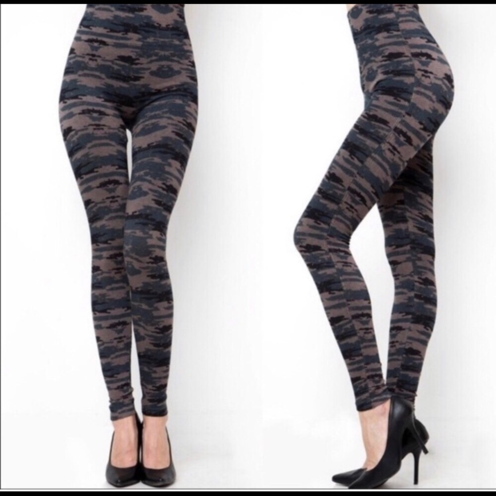 NEW October Love Camo Leggings. L/XL
